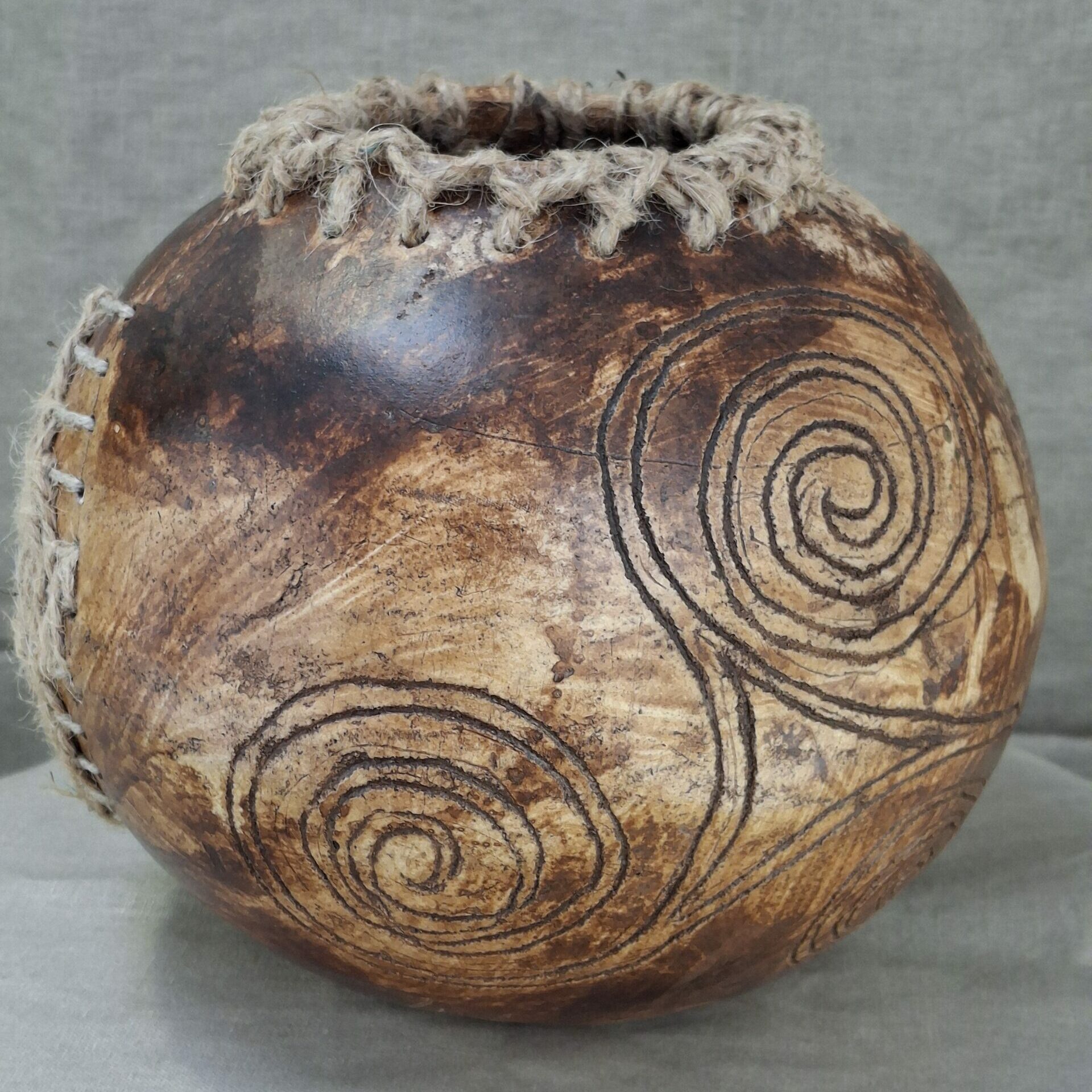 Rzeźba ceramiczna „Spiralne Milczenie” | Rytualny artefakt - obrazek 2