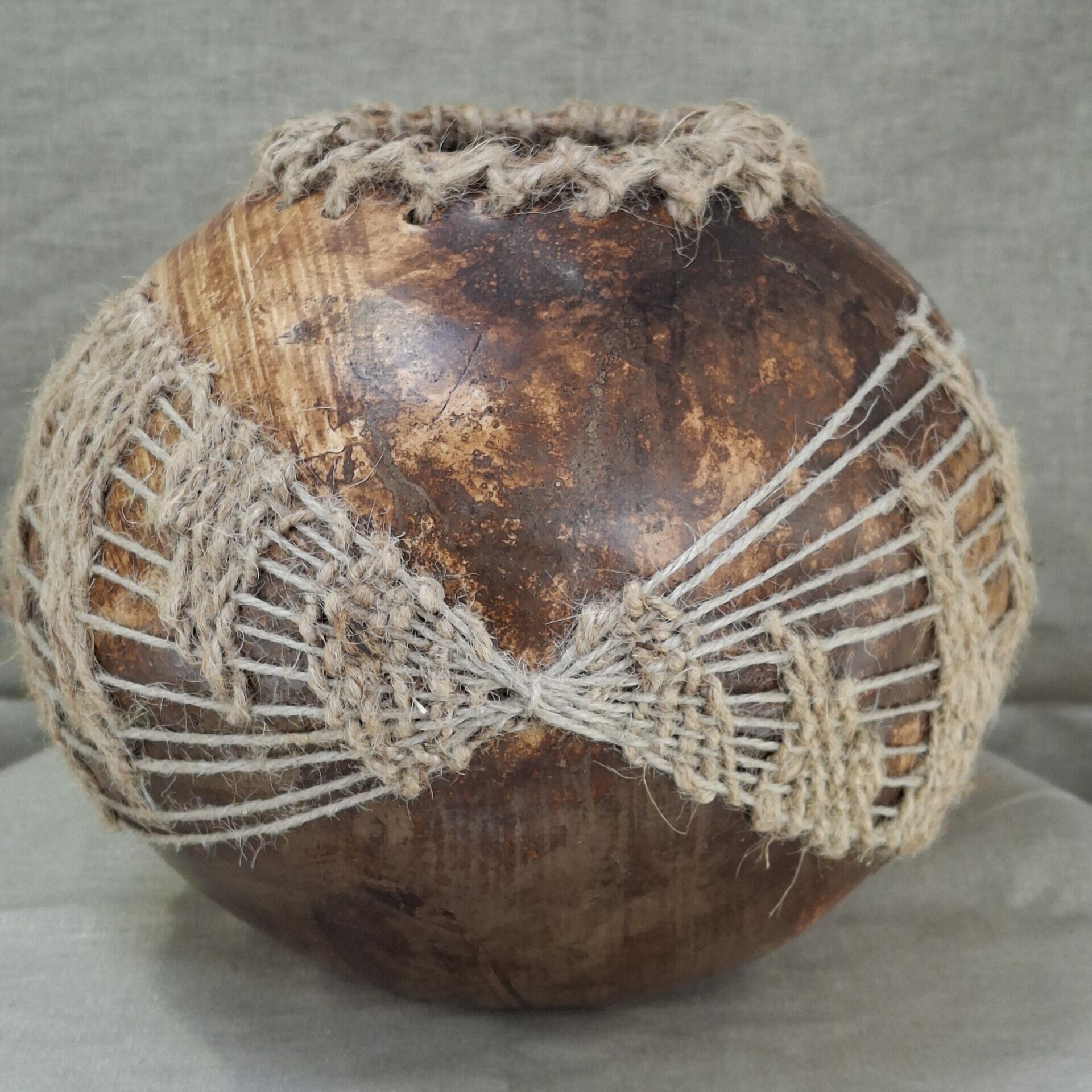 Spiralne Milczenie - rzeźba ceramiczna - Pracownia CzarnySmok.pl