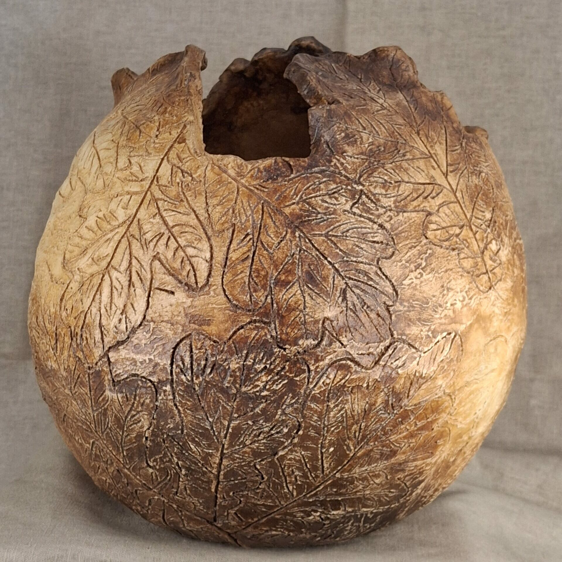 Naczynie dekoracyjne z motywem jesiennych liści - - Pracownia CzarnySmok.pl