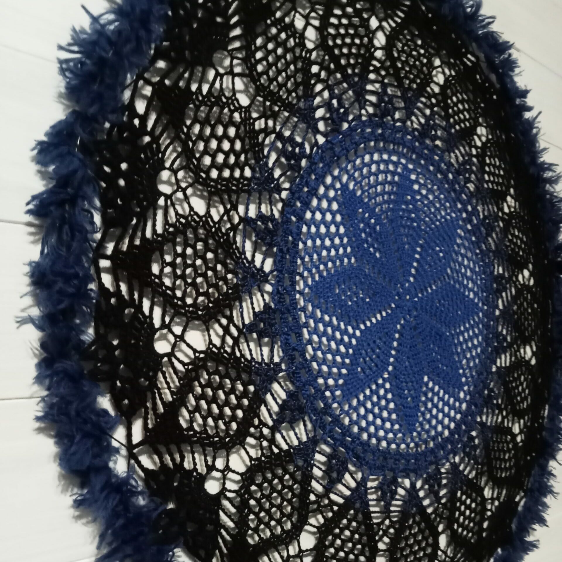Mandala szydełkowa „Niebieska Czerń”