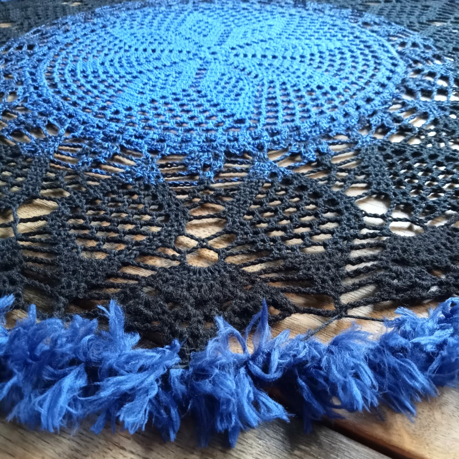 Mandala szydełkowa „Niebieska Czerń”