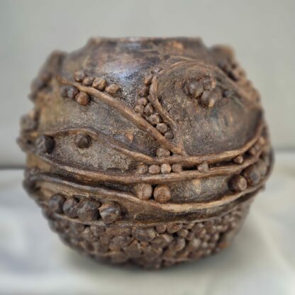 Rzeźbiony moon jar „Owoc Ziemi” – Pracownia Czarny Smok
