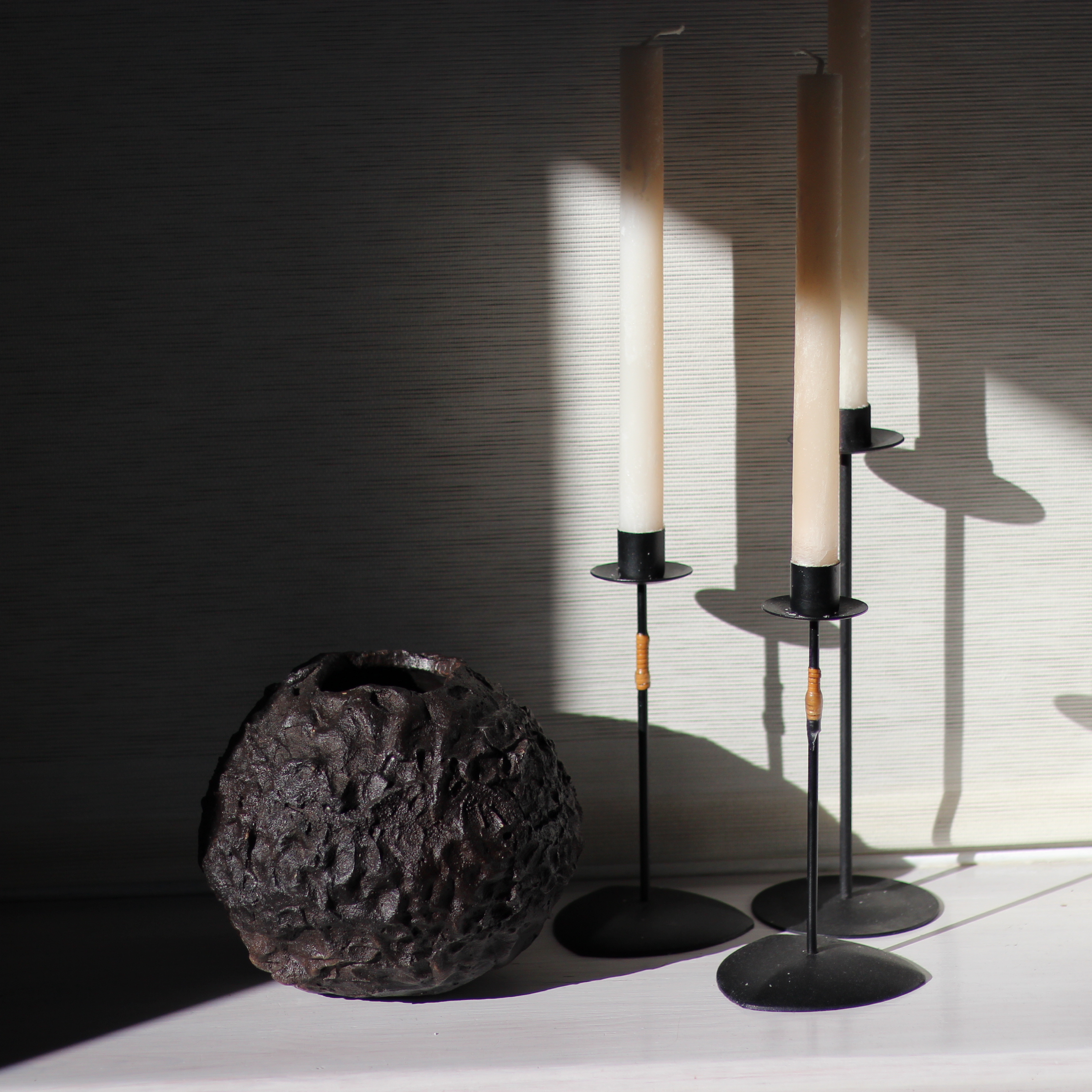 Wazon „Bazaltowy Oddech” | Ceramika w stylu nowoczesnym - obrazek 2