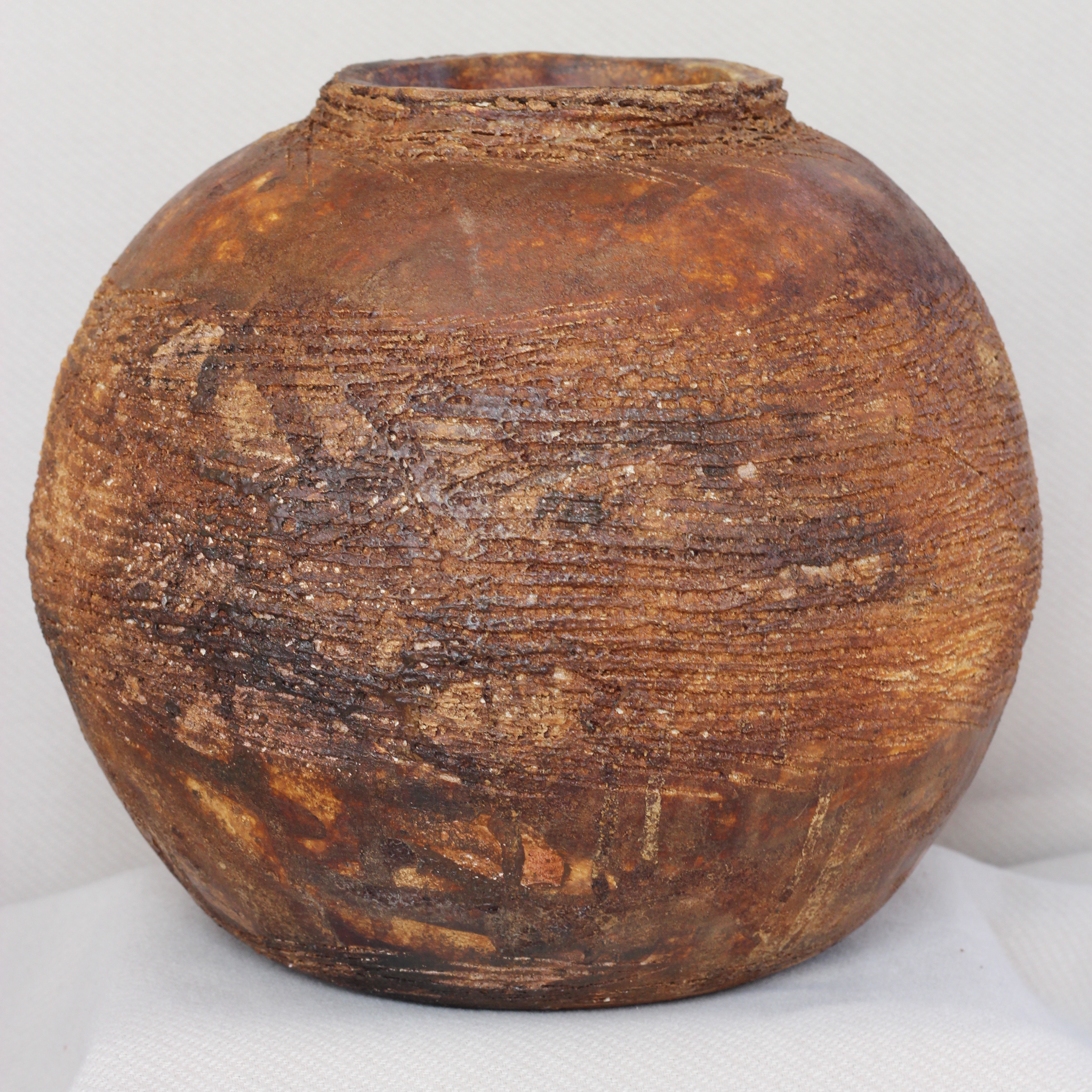 Moon Jar Mlekowany – Ziemia i Ogień w Harmonii - obrazek 7