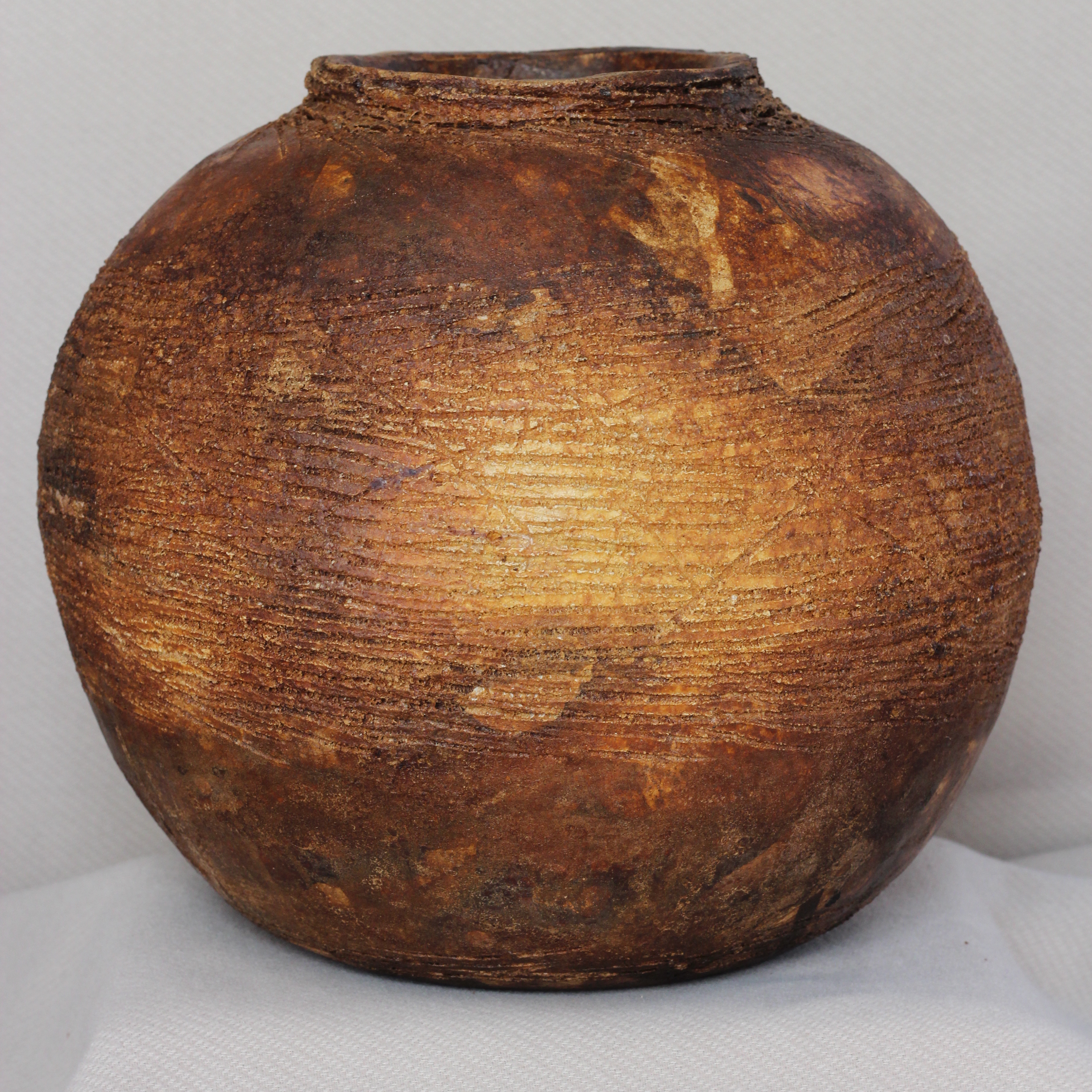 Moon Jar Mlekowany – Ziemia i Ogień w Harmonii - obrazek 8