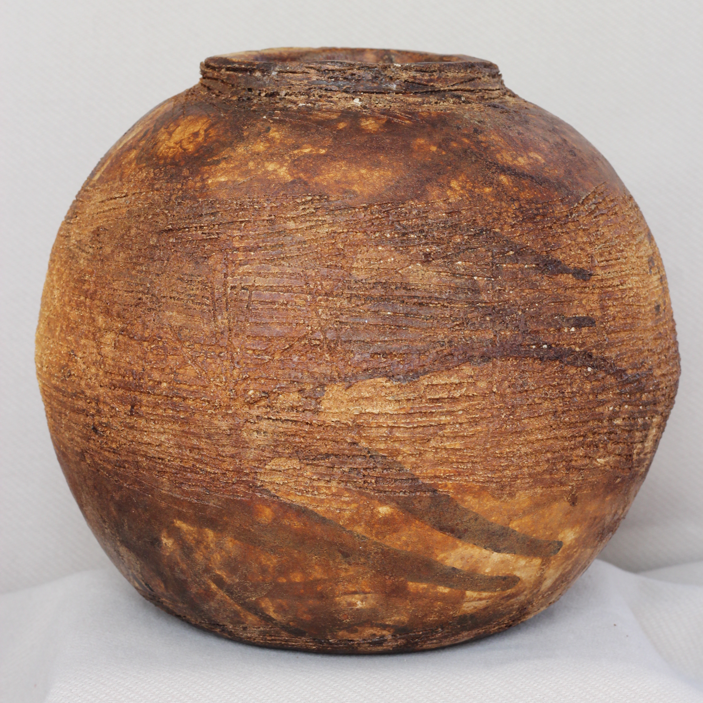 Moon Jar Mlekowany – Ziemia i Ogień w Harmonii - obrazek 5