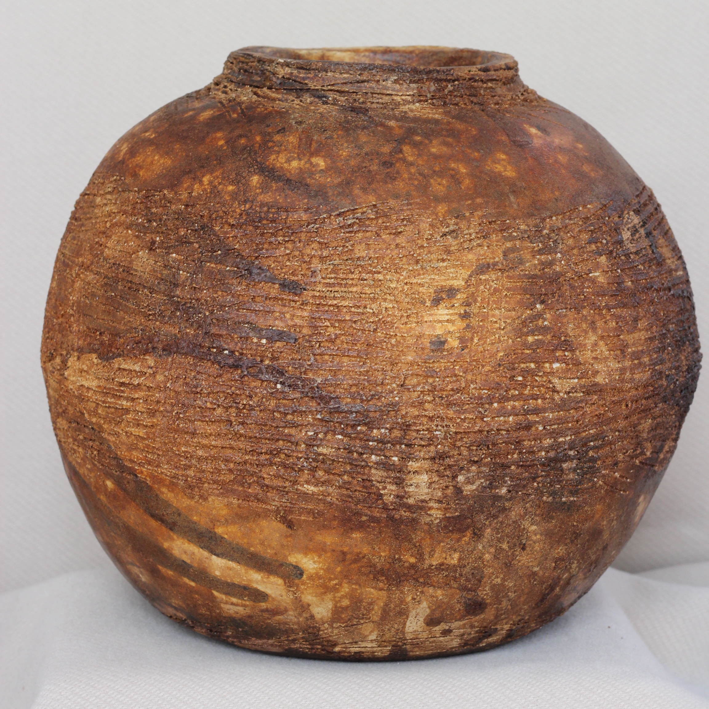 Moon Jar Mlekowany – Ziemia i Ogień w Harmonii - Pracownia CzarnySmok.pl