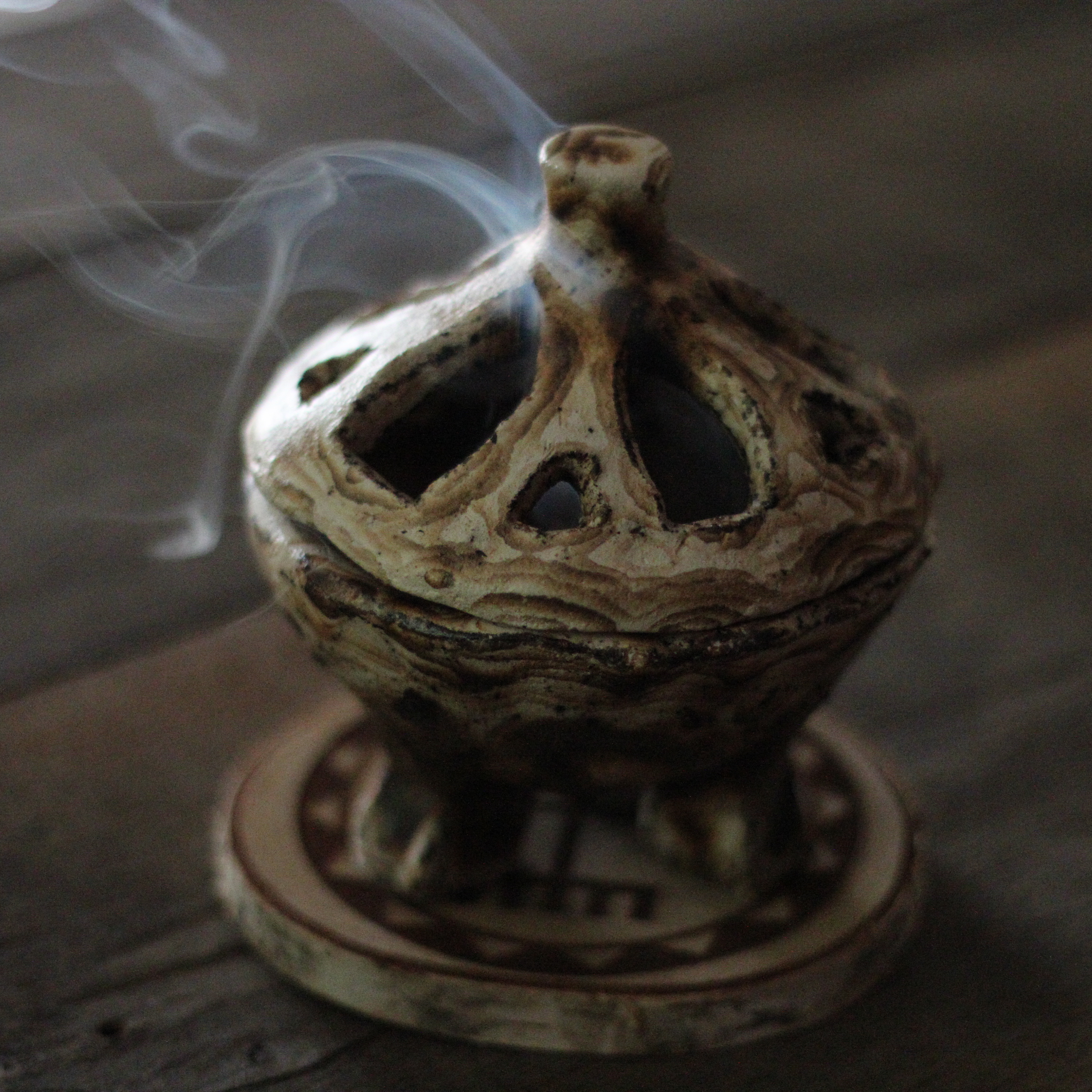 Świecznik na Tealight i Aromaty „Zalążek Światła”