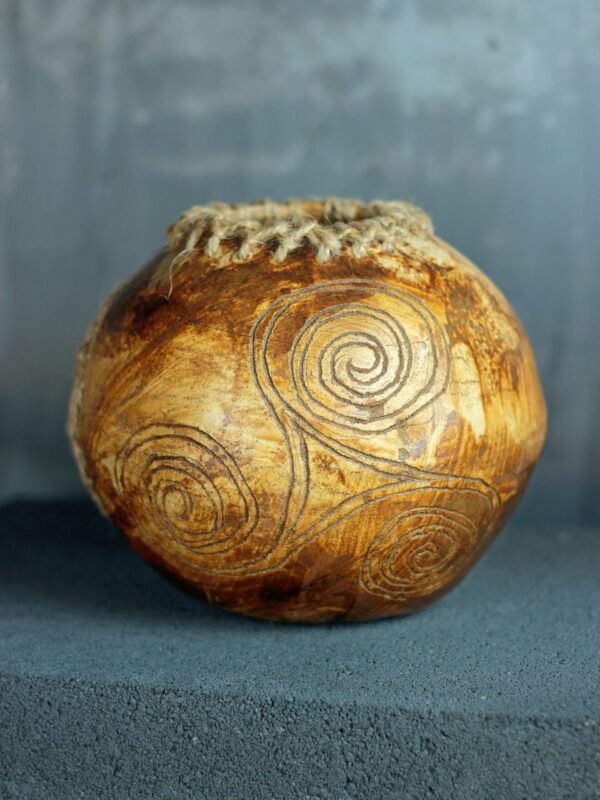 IMG_0006_proc Wazon ceramiczny „Spiralne Milczenie” | Rytualny artefakt