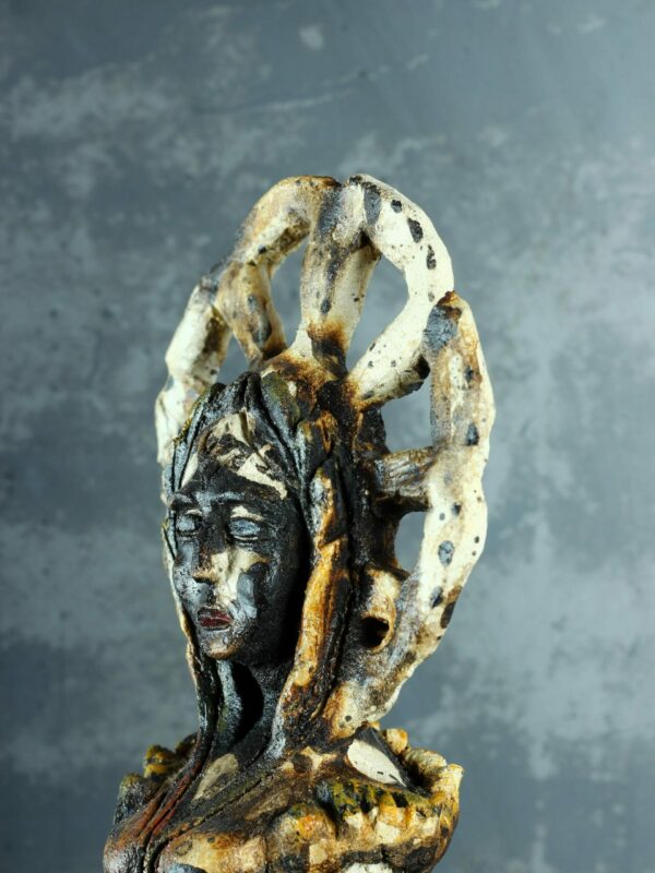 il_fullxfull.8531482327_kspy.jpg Artystyczna Rzeźba Ceramiczna – Postać Kobiety