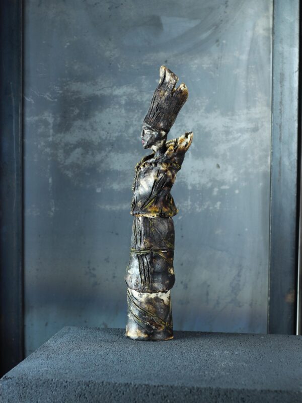 il_fullxfull.8531512977_g4np-1.jpg Artystyczna Rzeźba Ceramiczna – Postać Mężczyzny
