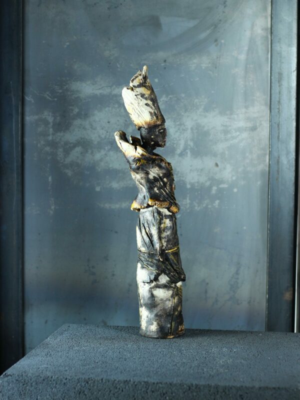 il_fullxfull.8531513111_favo.jpg Artystyczna Rzeźba Ceramiczna – Postać Mężczyzny