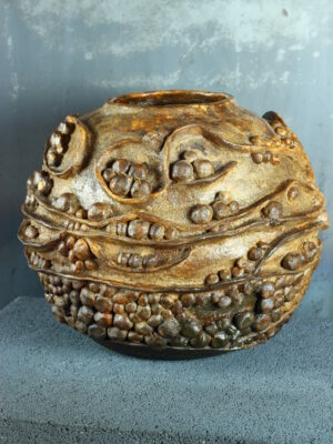 2026_10_17_0202 Rzeźbiony moon jar „Owoc ziemi”, ceramika artystyczna