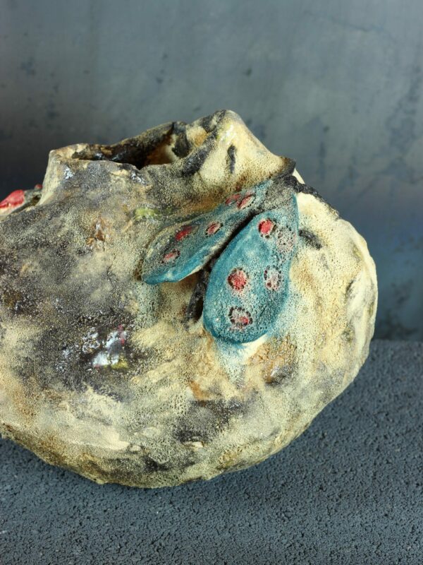 il_fullxfull.8717461914_j7is.jpg Naczynie ceramiczne z rzeźbami ciem - seria "Kamienny sen"