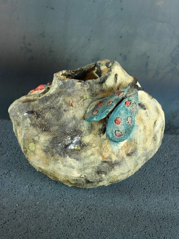il_fullxfull.8717462374_kx3a.jpg Naczynie ceramiczne z rzeźbami ciem