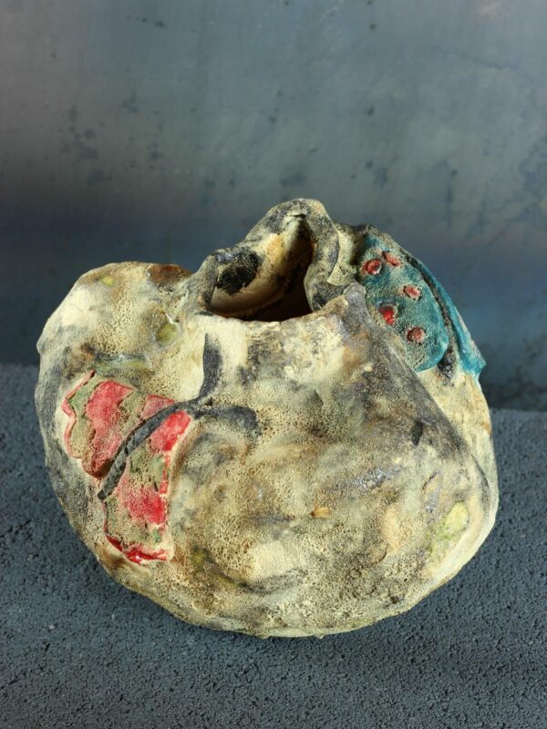 il_fullxfull.8765291643_15o4.jpg Naczynie ceramiczne z rzeźbami ciem - seria "Kamienny sen"
