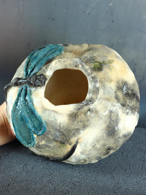 il_fullxfull.8765342981_5odm.jpg Naczynie ceramiczne z rzeźbą ważki - seria "Kamienny sen"